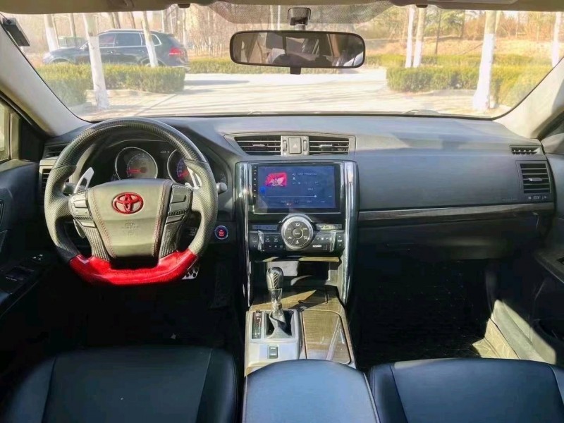 济南17年丰田锐志6