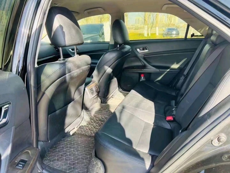 济南17年丰田锐志4