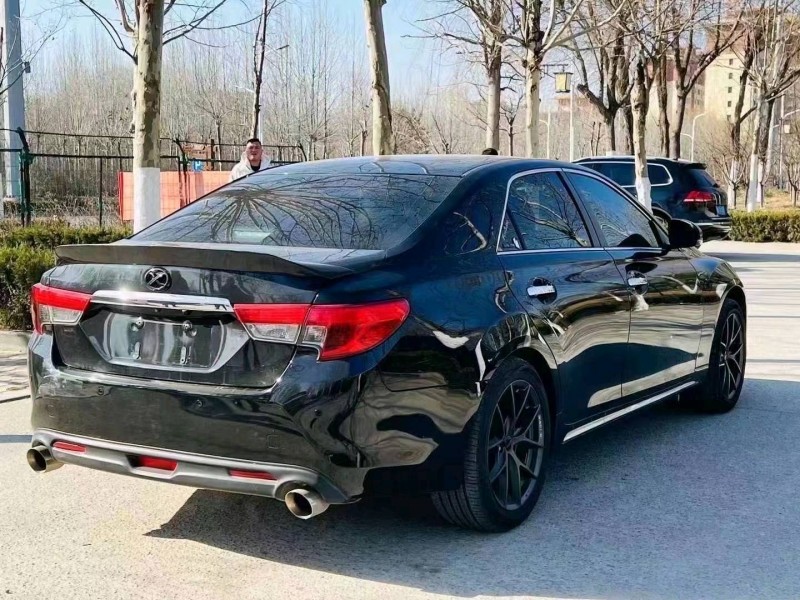 济南17年丰田锐志2