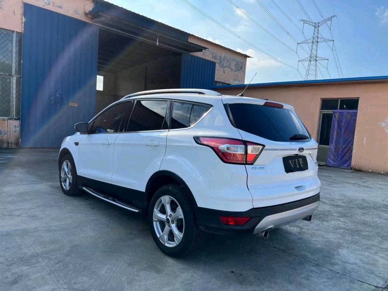 济宁17年福特翼虎7