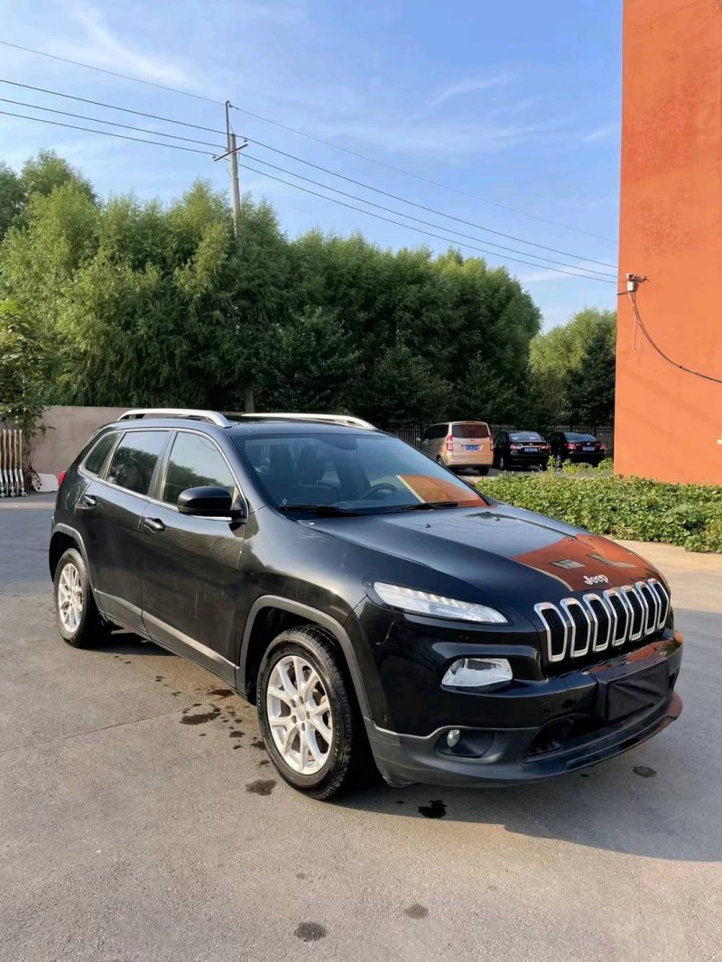沈阳16年Jeep自由光2