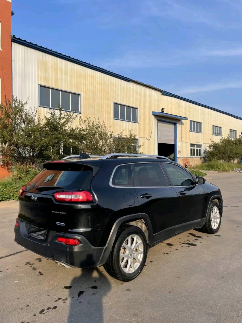 沈阳16年Jeep自由光4