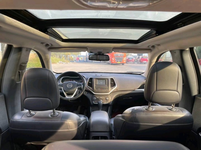 沈阳16年Jeep自由光7