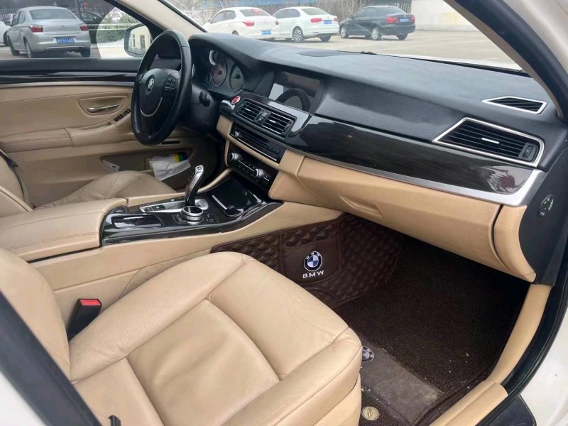 济南12年宝马3系8