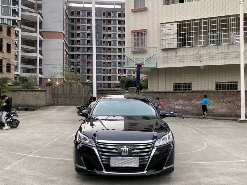 汕头17年丰田皇冠1