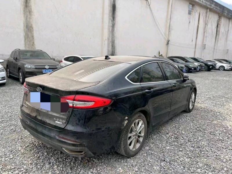 重庆20年福特蒙迪欧6