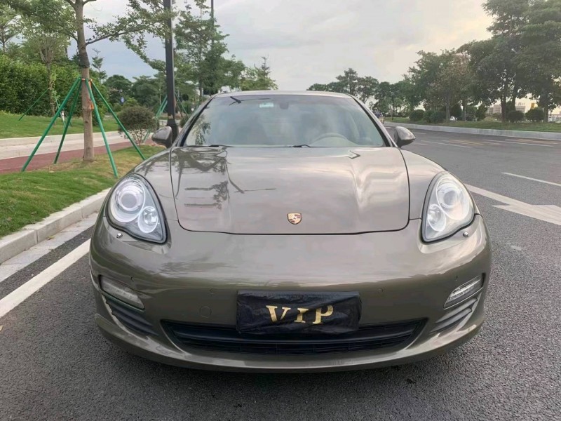 广州11年保时捷帕拉梅拉9