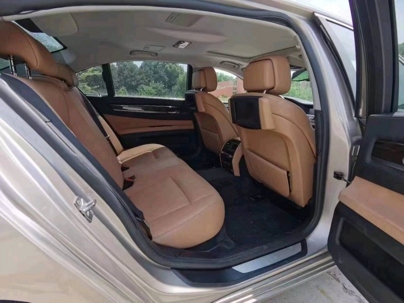 北京11年宝马7系8