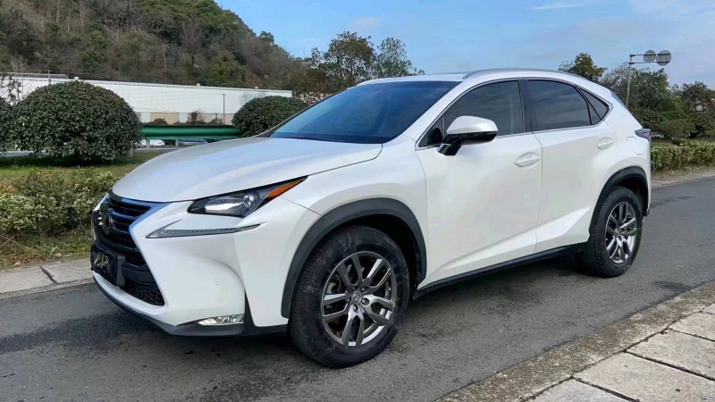 嘉兴15年雷克萨斯NX4