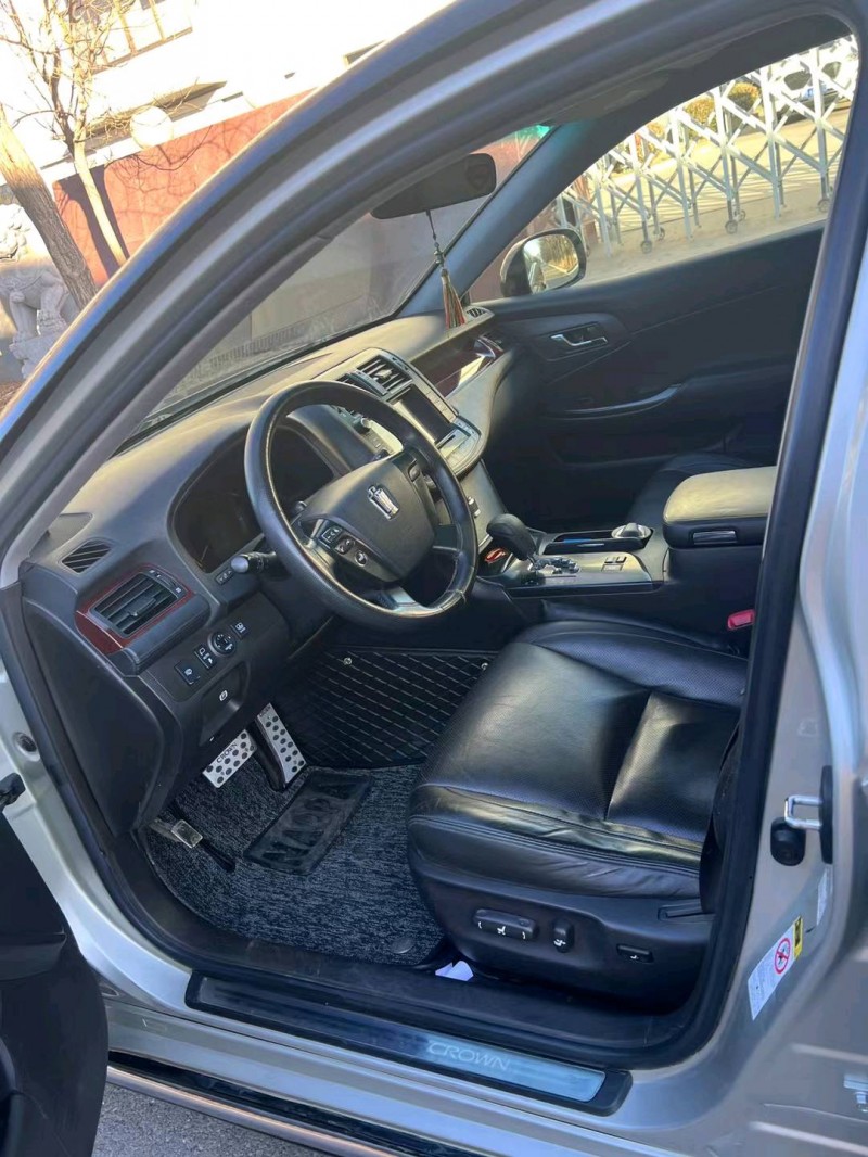 邯郸11年丰田皇冠8