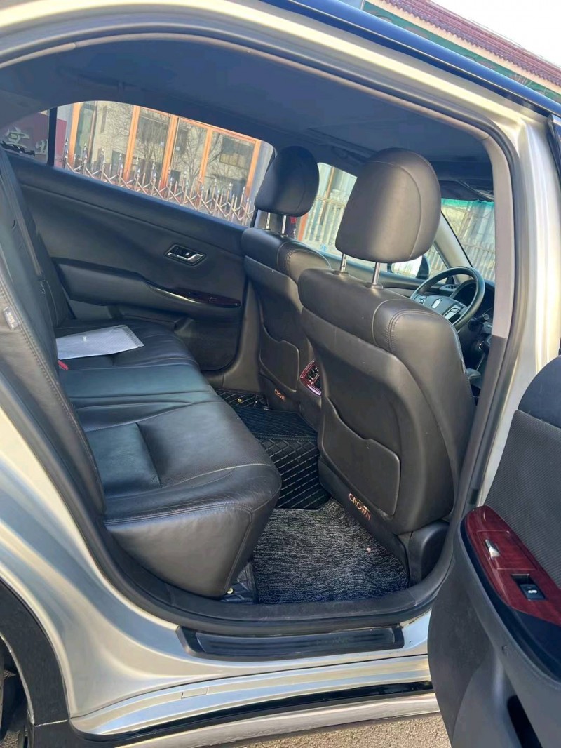 邯郸11年丰田皇冠5