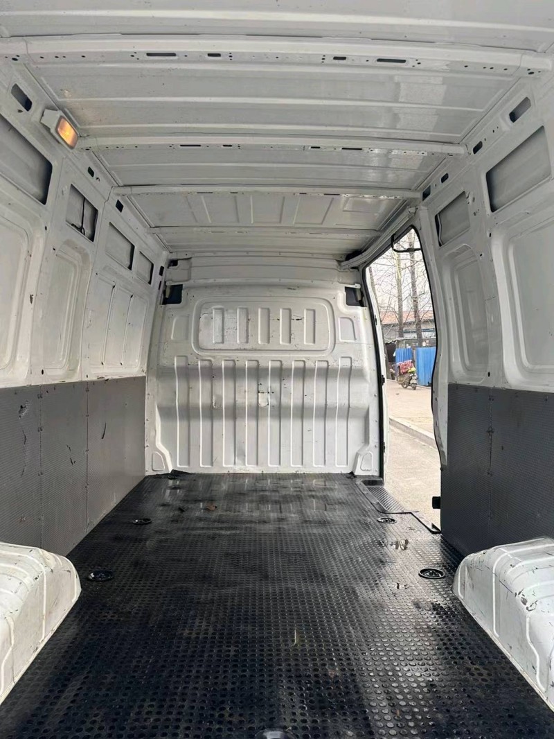 北京22年大通V805