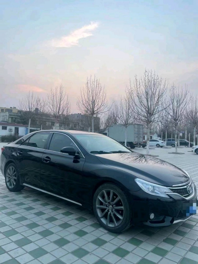 北京16年丰田锐志2