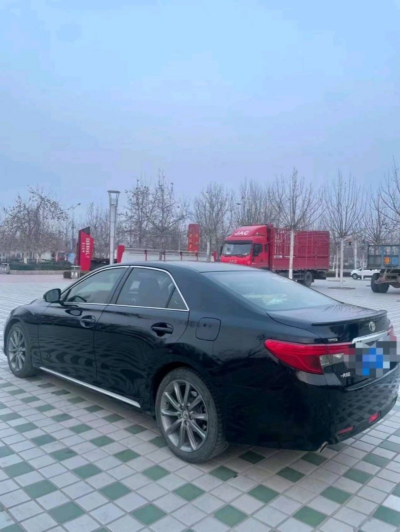 北京16年丰田锐志8