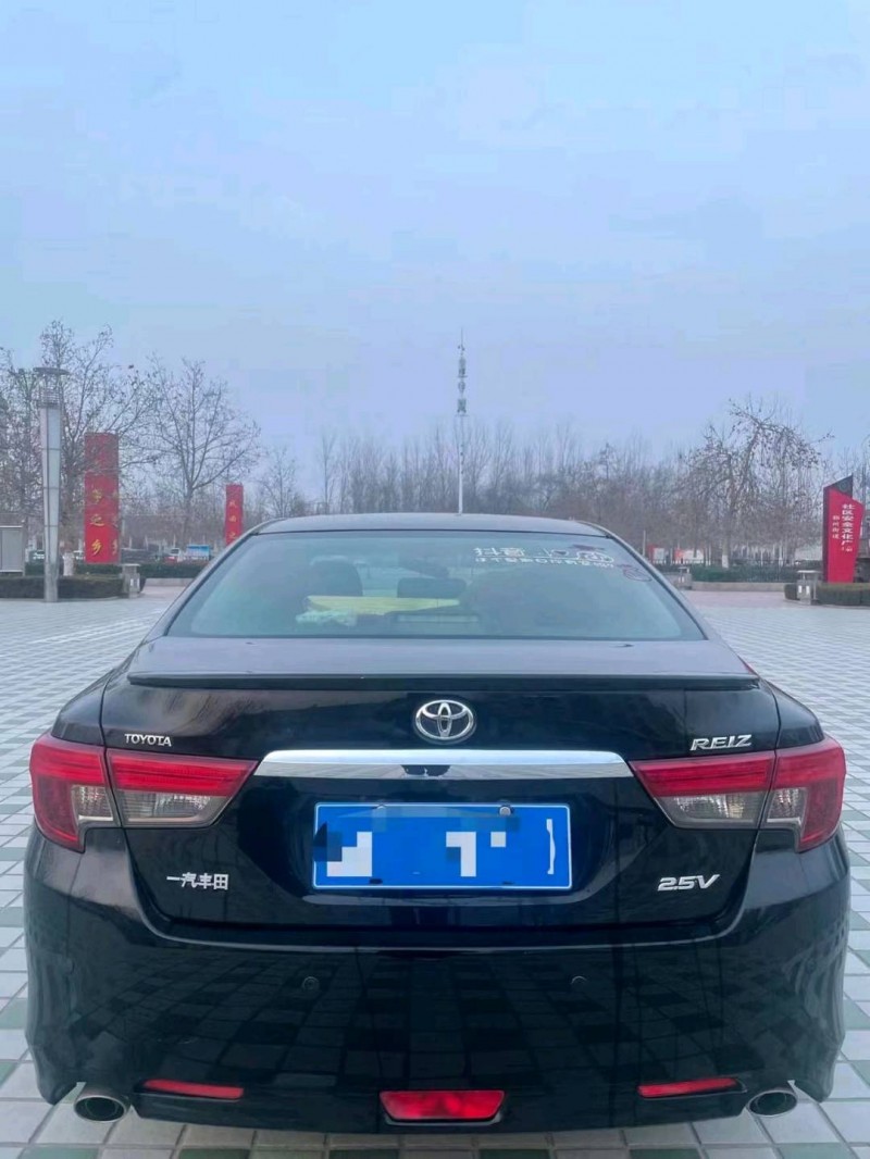 北京16年丰田锐志9