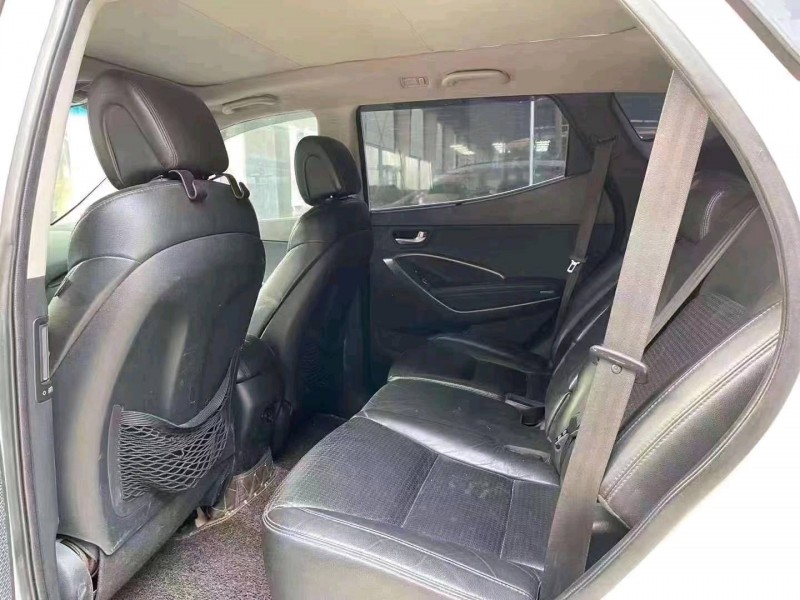 济宁13年现代全新胜达4