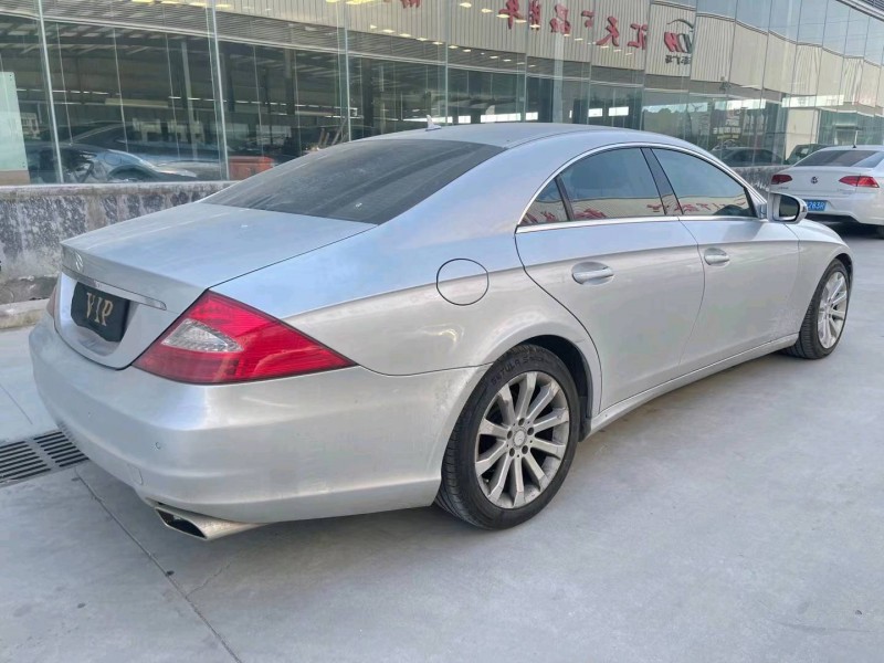 济宁10年奔驰CLS8