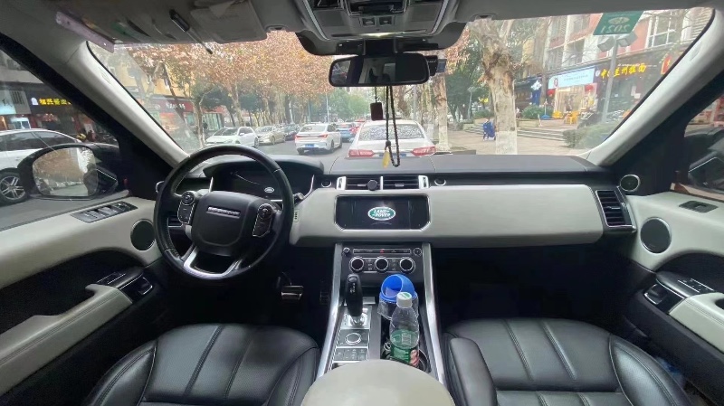 成都14年路虎揽胜运动5