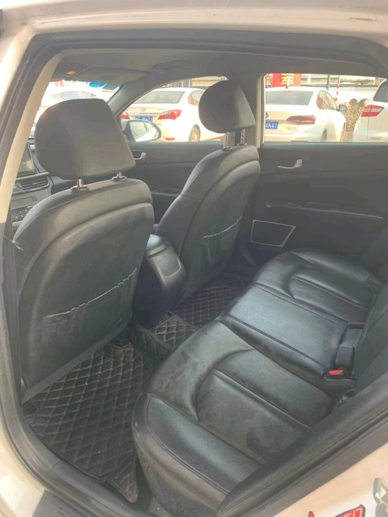 保定17年起亚K56