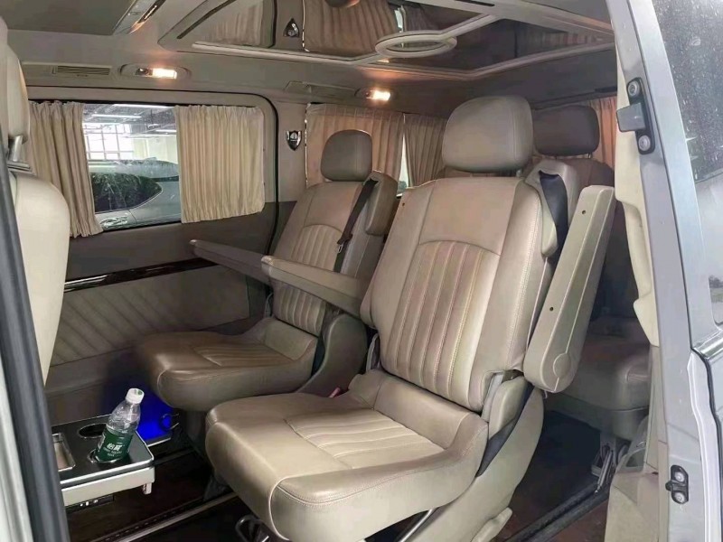 宜春12年奔驰威霆2