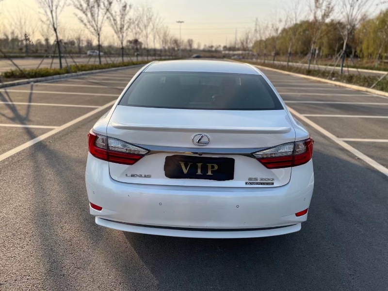 徐州16年雷克萨斯ES3