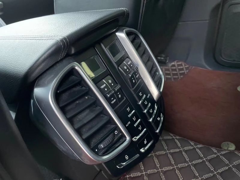 潍坊12年保时捷卡宴7