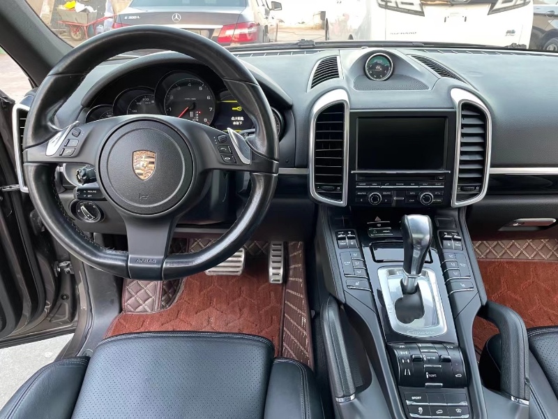 潍坊12年保时捷卡宴9