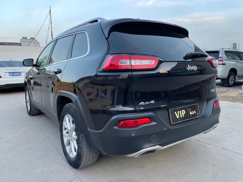 潍坊17年Jeep自由光2