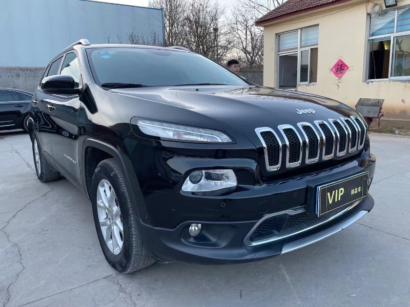 潍坊17年Jeep自由光4