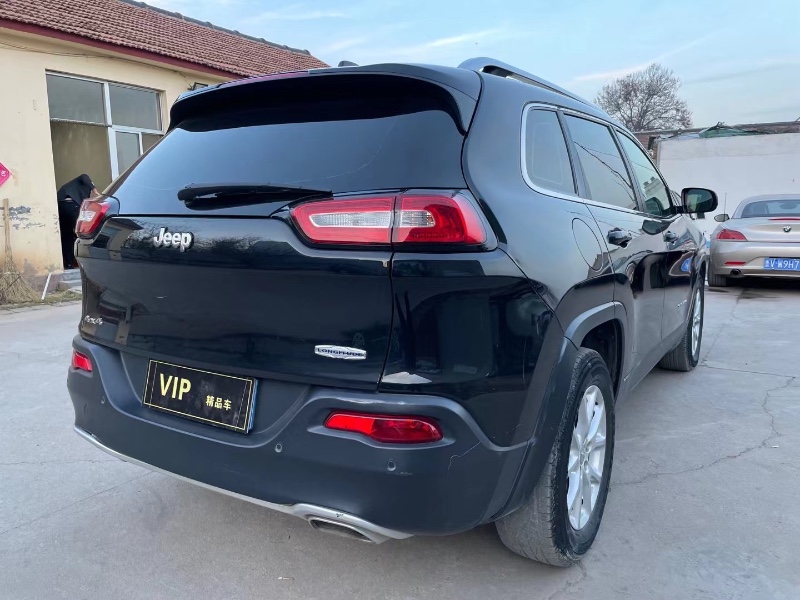 潍坊17年Jeep自由光5