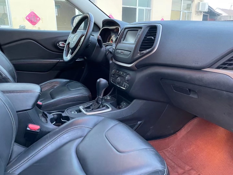 潍坊17年Jeep自由光7