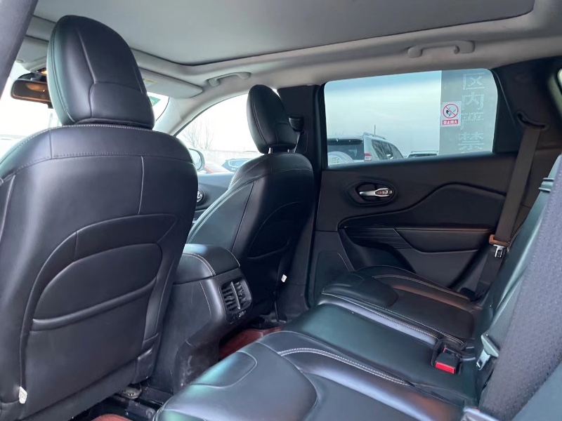 潍坊17年Jeep自由光9