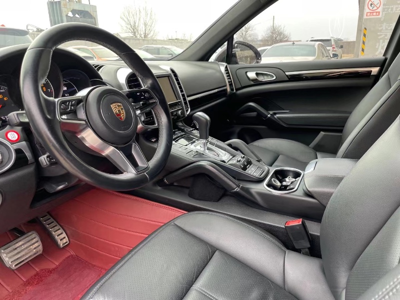 潍坊16年保时捷卡宴8