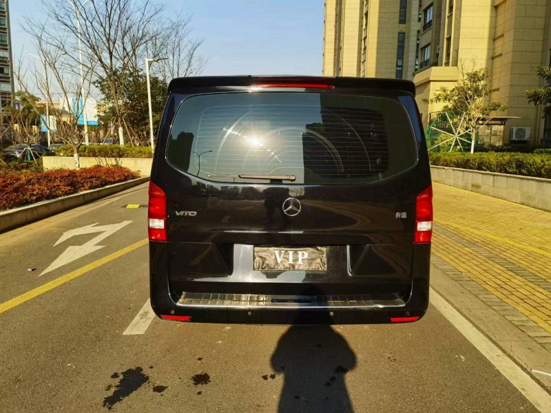 苏州19年奔驰威霆9