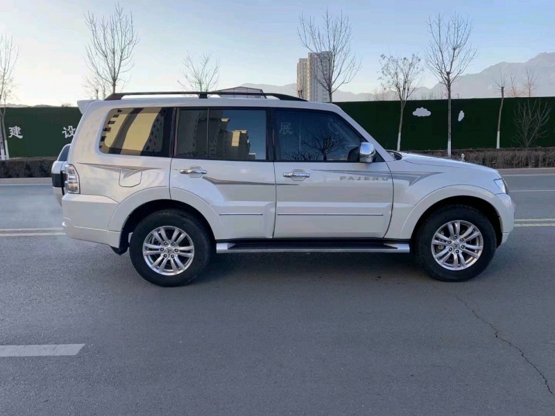 邯郸19年三菱帕杰罗7