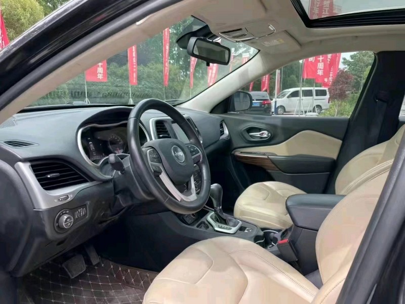 保定18年Jeep自由光3