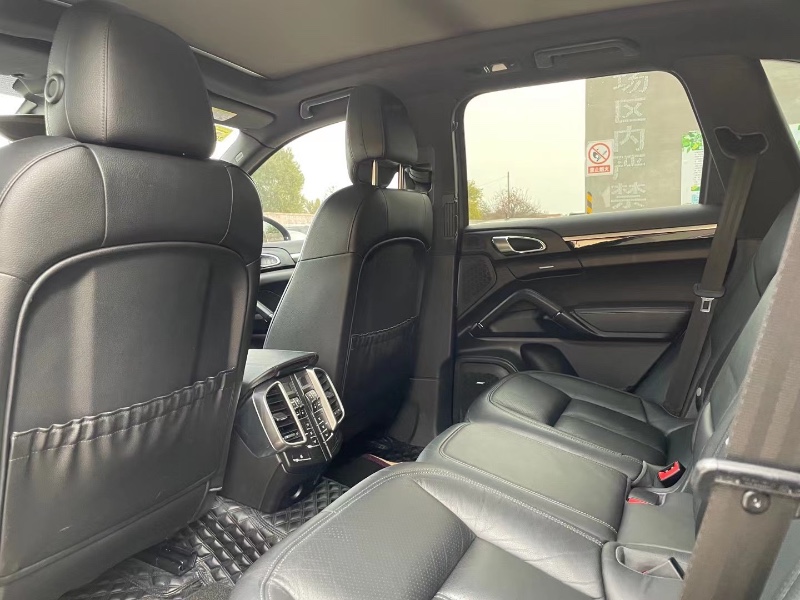 潍坊17年保时捷卡宴7