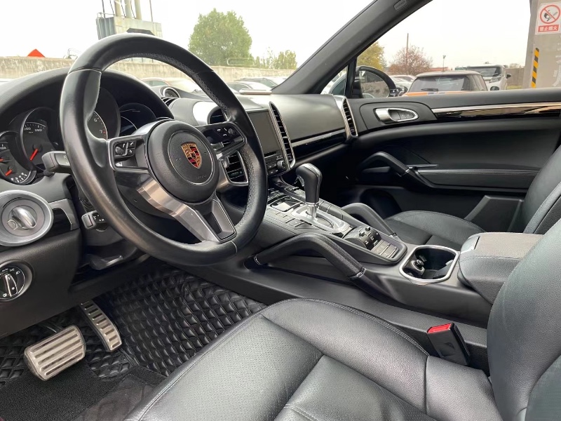 潍坊17年保时捷卡宴8