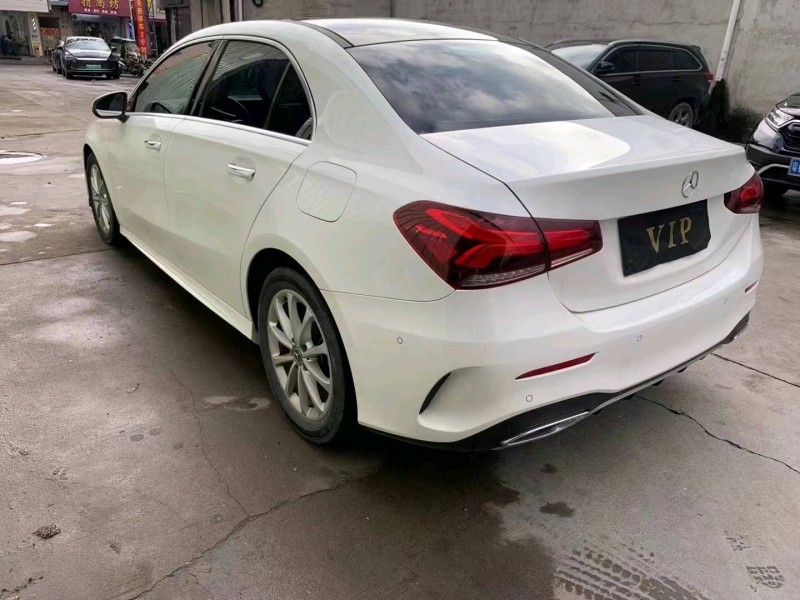 中山19年奔驰A3