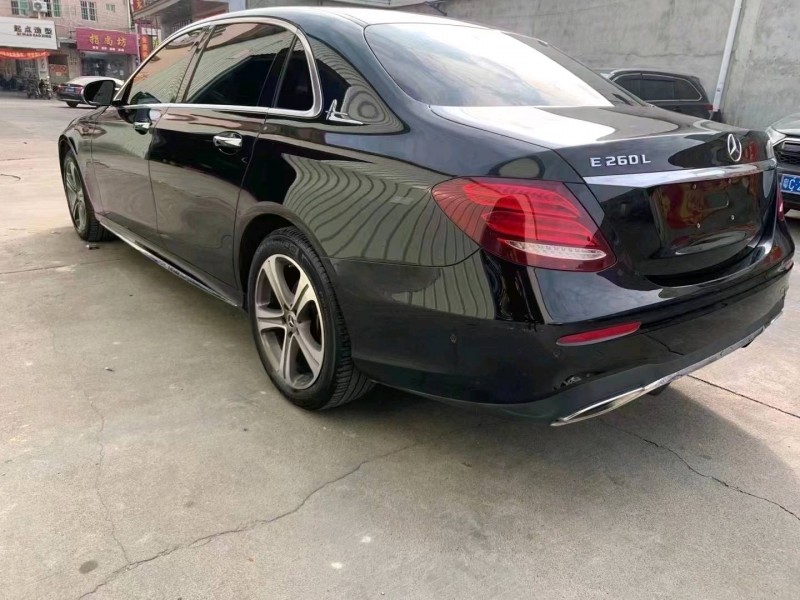 中山19年奔驰E8