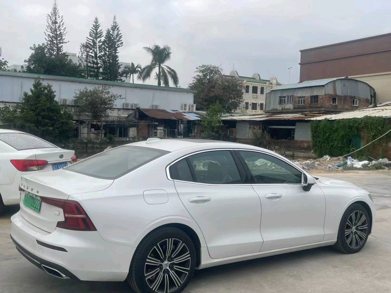 中山21年沃尔沃S60L5