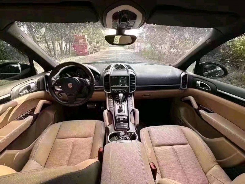 北京14年保时捷卡宴4