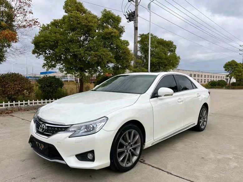 盐城15年丰田锐志8
