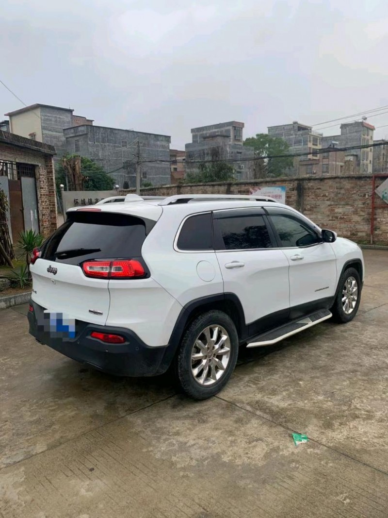 肇慶15年Jeep自由光5