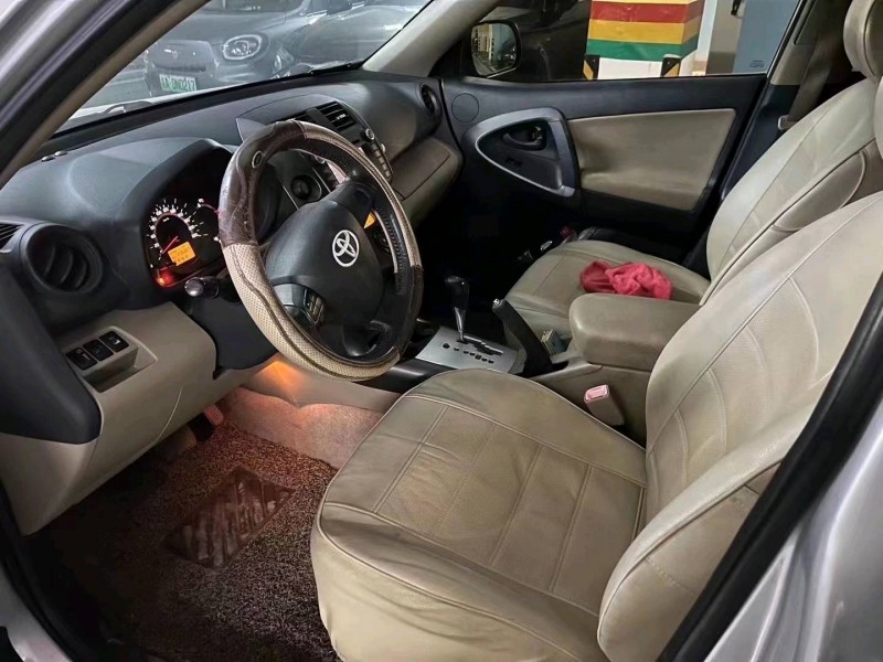 邯郸13年丰田RAV44
