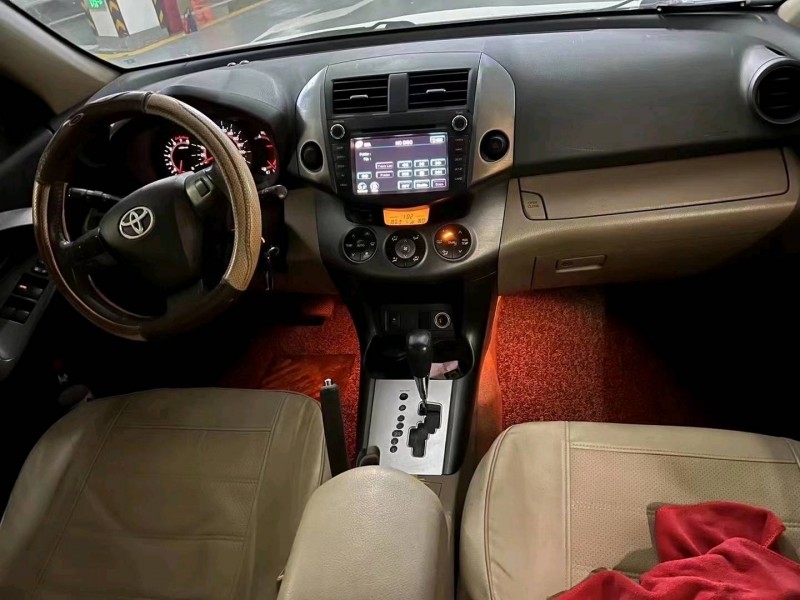 邯郸13年丰田RAV48