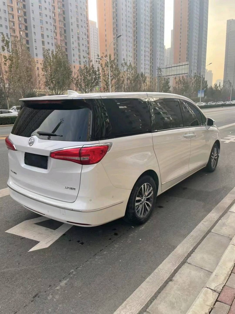 石家庄17年别克GL82