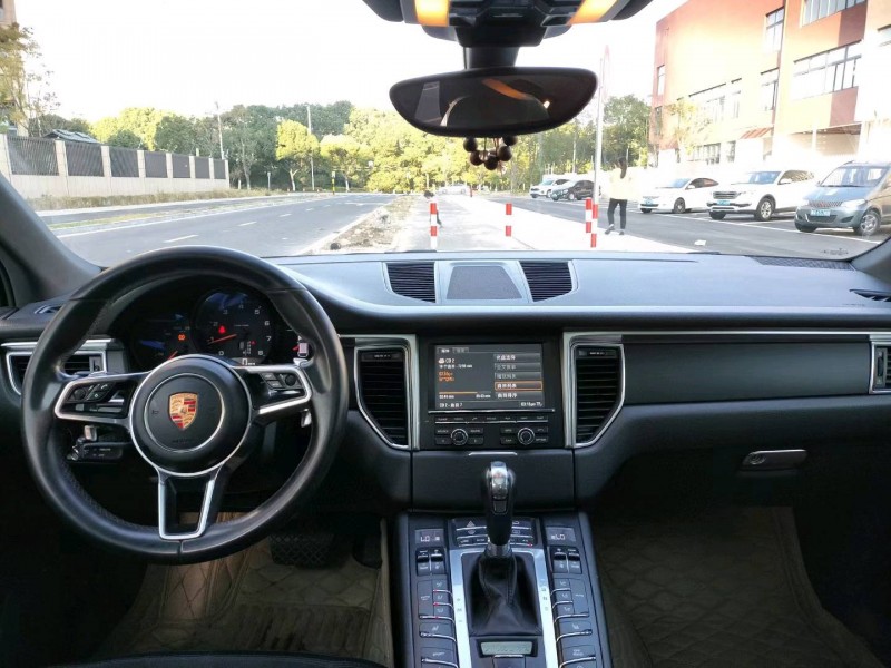 苏州15年保时捷Macan7