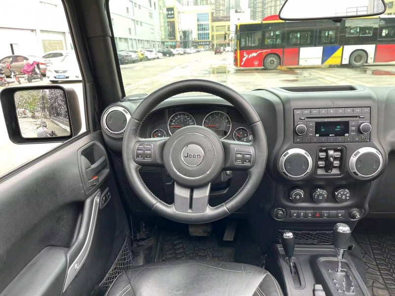 广州17年Jeep牧马人4