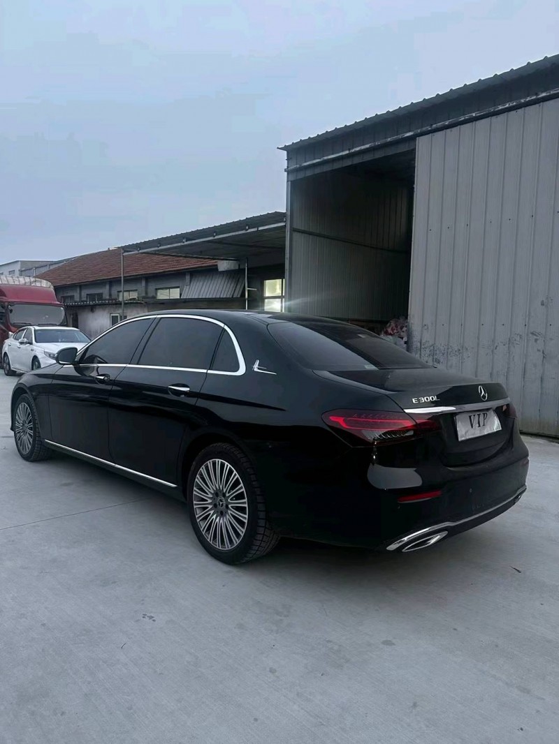 青岛22年奔驰E8
